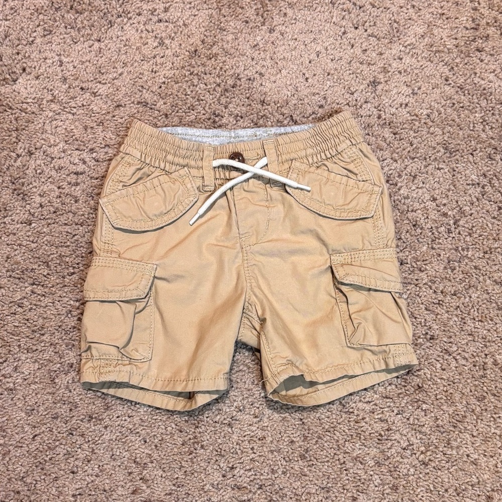 GAP Baby Tan Cargo Shorts, size 12-18 months.